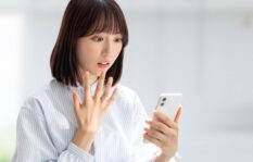 夫の不倫相手にネットで暴露された妻